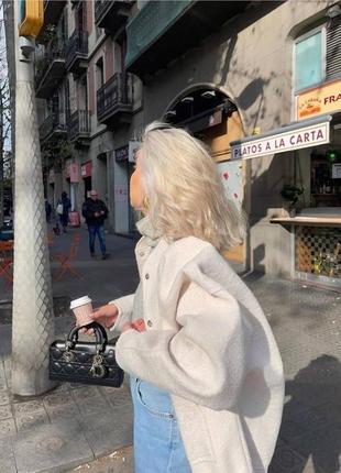 Бомбер жіночий однонтонний оверсайз з кишенями на кнопках якісний стильний графітовий бежевий6 фото