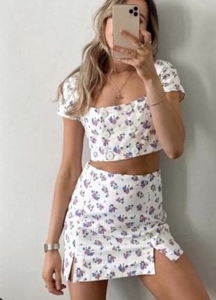 Лляна спідниця з розрізами в квітковий принт zara