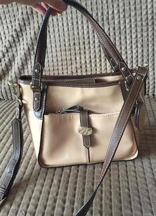 Містка лакова сумка