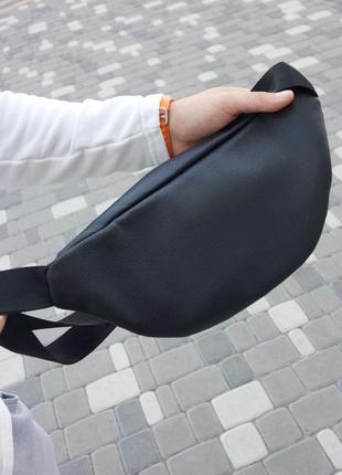 Мужская кожаная бананка