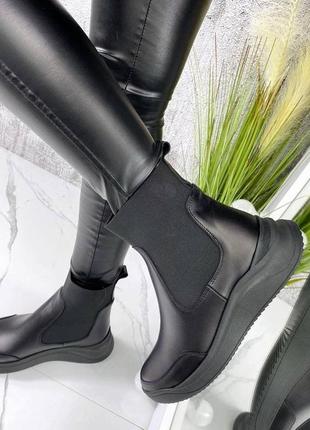 Женские ботинки. черный. кожа (040)