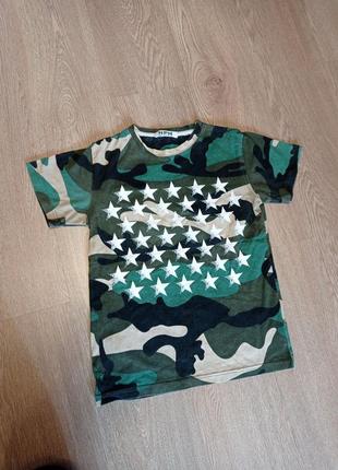 Дитяча футболка у стилі мілітарі