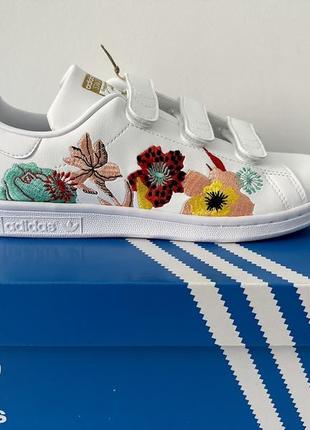 Білі жіночі кеди adidas