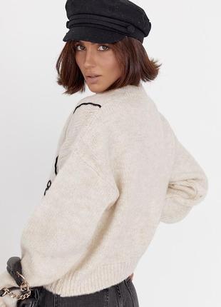 Вязаный женский свитер с аппликацией4 фото