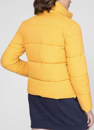 Жёлтая зимняя куртка tommy hilfiger4 фото