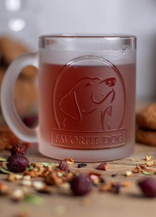 Подарочная чашка 320 мл с гравировкой для любителей собак лабрадор3 фото