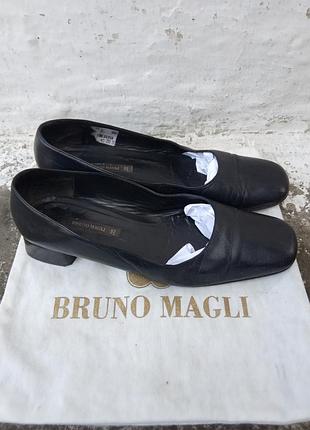 39р/26см вінтажні шкіряні сині туфлі bruno magli, човники,базові.
