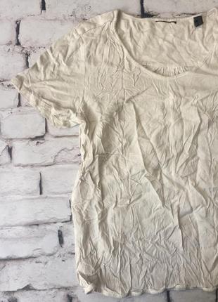Летняя футболка бежевого цвета из натуральной ткани2 фото