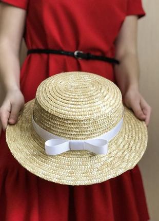 Солом'яний капелюх канотьє з білою стрічкою