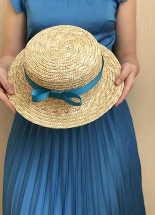 Соломенная шляпа канотье с синей лентой1 фото