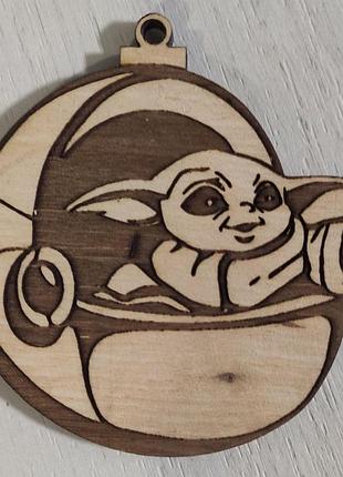 Новогодняя игрушка star wars "малыш йода" односторонняя 7 см