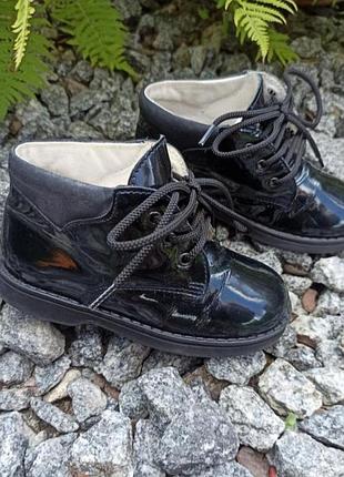 Детские лаковые ботинки 26р-16см!