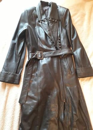 Гарний шкіряний плащь пальто