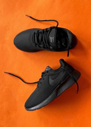 Nike tanjun black