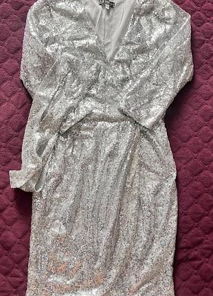 Яркое, праздничное платье