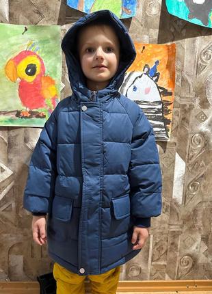 Осенняя удлиненная куртка на мальчика 4-5 лет 104-110 см шапка и хомут из дено3 фото