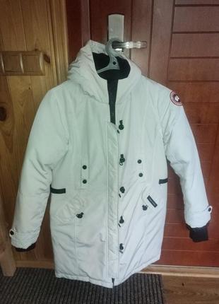 Продам парку ,canada goose