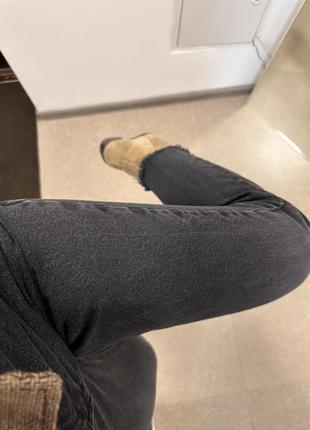 Неймовірні щільні джинси mom від бренду na-kd7 фото