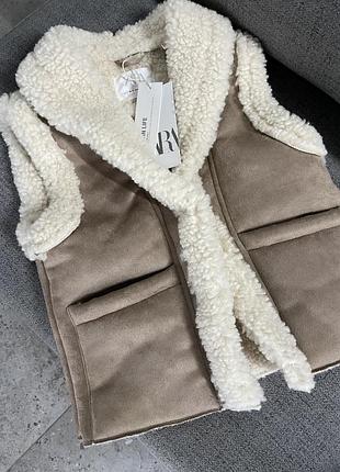 Zara жилет 104,110 р