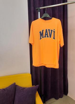 Футболка у стилі оверсайз