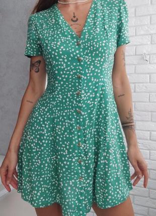 Летнее платье на пуговицах в горошек ретро