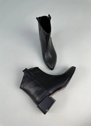 Ботинки казаки женские замшевые и кожаные на каблуке демисезонные7 фото