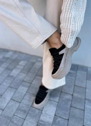 Кроссовки женские кожаные бежевые с вставками черной замши7 фото