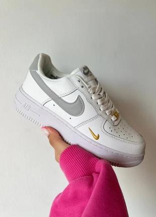 Кроссовки женские белые nike air force 1 low white/grey/gold