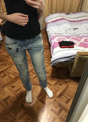Джинсы