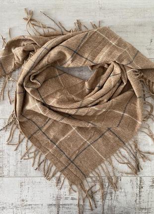 Кашемірова бежева хустка з бахромою