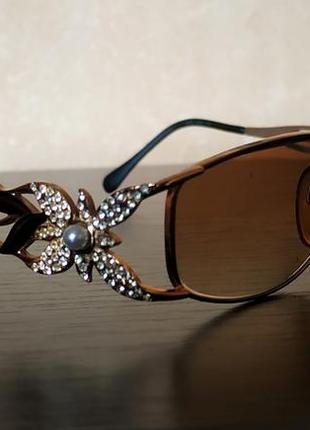 Жіночі стильні окуляри италия. линзы  zeiss германія.права з камінням swarovski.