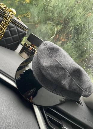 Трендова кепка під бренд, жіноча кепка на осінь8 фото