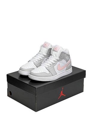 Жіночі кросівки nike air jordan 1 retro hd white gray pink