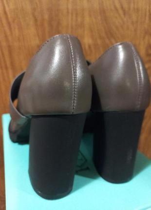Жіночі туфлі rafaello на стійкому капромені в сірому кольорі7 фото