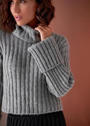 Укороченный теплый оверсайз свитер с воротником-хомутом5 фото