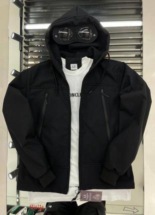 Осеняя чёрная куртка soft shell с линзами cp company чорна чоловіча куртка на мікро флісі cp company з лінзами