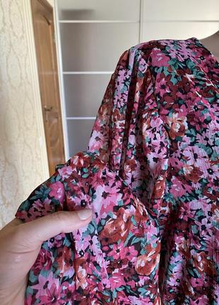 Нарядное изысканное шифоновое платье в цветочный принт4 фото
