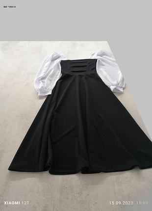 Шикарна чорна сукня з білими рукавами