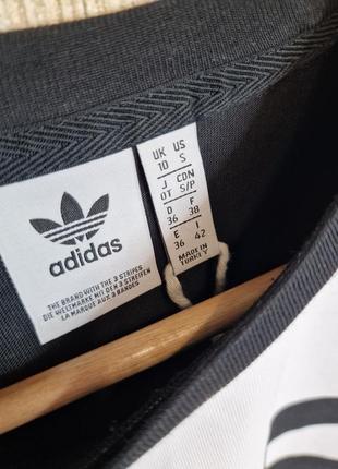 Стильная укороченная футболка с большим лого adidas, оригинал6 фото