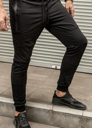 Мужские легкие спортивные беговые брюки черного цвета, на манжете1 фото