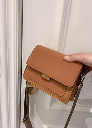 Женская сумочка кросс-боди на широком ремешке замшевая, коричневая