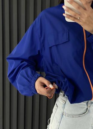 Ветровка из плащёвки короткая оверсайз на молнии на резинке ветровка хаки синяя со спущенным плечом куртка трендовая стильная