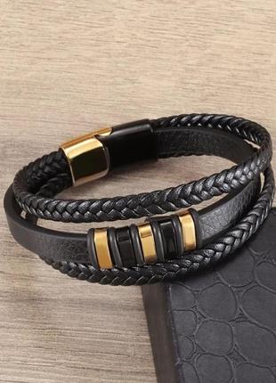 Черный кожаный браслет с золотистыми металлическими вставками и магнитным замком5 фото