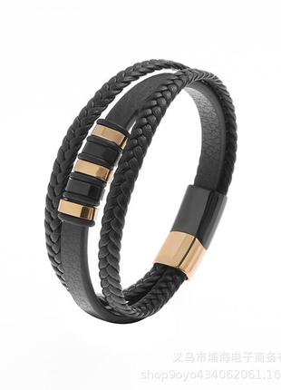 Черный кожаный браслет с золотистыми металлическими вставками и магнитным замком3 фото