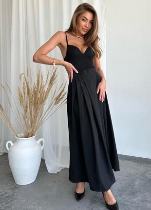 Черная длинная расклешенная юбка