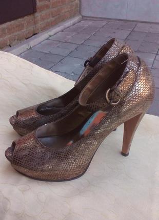👠👠👠 эффектные кожаные золотистые туфли на каблуке от river island, р.37-38 код k38401 фото
