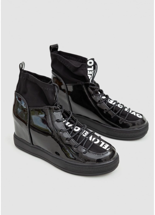 Туфлі-снікерси жіночі лакові, колір чорний, 131ra80-1