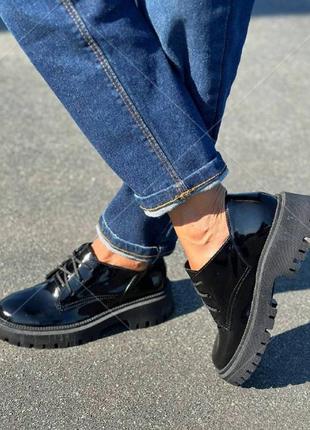 Туфлі шкіряні, стильні на зручній підошві чорні лакові багато кольорів, розмір 36-41