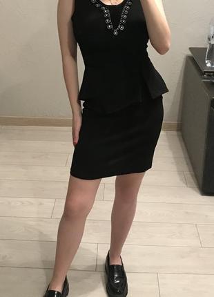 Платье с баской