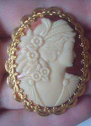 Брошка камея/вінтаж